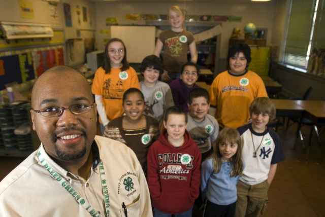 4H agent with members 4H agent with members