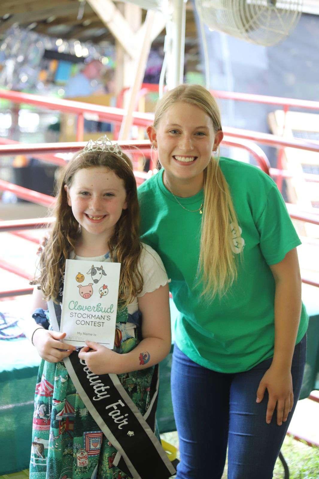 Intern and fair-goer pose together for a picture