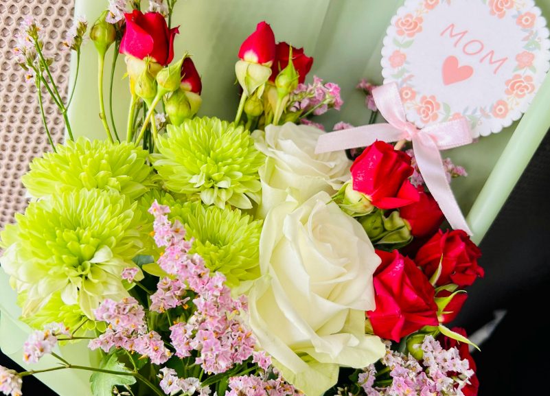 A Mother's Day bouquet. Photo courtesy Pexels.